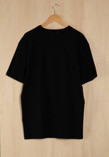 画像をギャラリービューアに読み込む, Screen Printed T-shirt / Dinner is served
