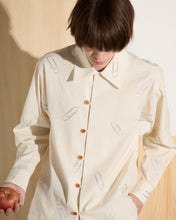 画像をギャラリービューアに読み込む, Hand-embroidered Shirt / Clips
